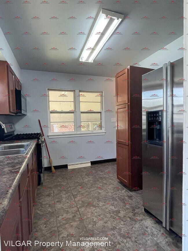 Foto del edificio - 3 br, 1 bath House - 930 W. 21st Ave.