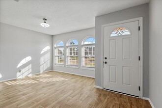 Building Photo - 20038 Crazy Horse Cir