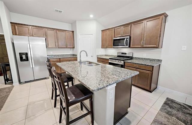 Building Photo - 636 Lazy River Dr