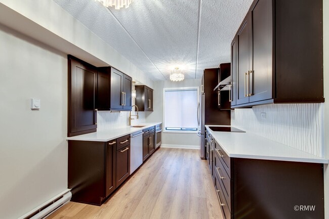 Building Photo - 724 Briar Hill Ln