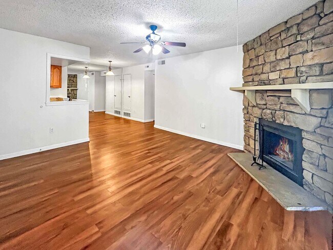 Foto del edificio - $0 DEPOSIT OPTION. SPACIOUS 2-BEDROOM, 2-B...