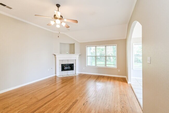 Building Photo - 4075 Destin Dr