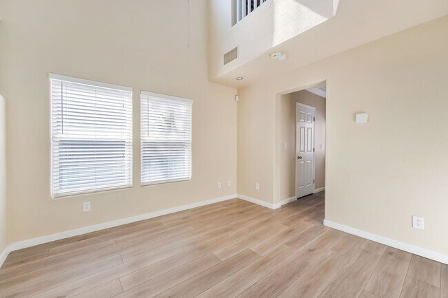 Foto del edificio - Tri-Level Gem with Modern Upgrades!