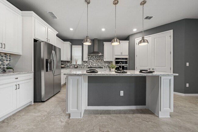 Foto del edificio - Immaculate Executive Home in Isles of Lake Nona