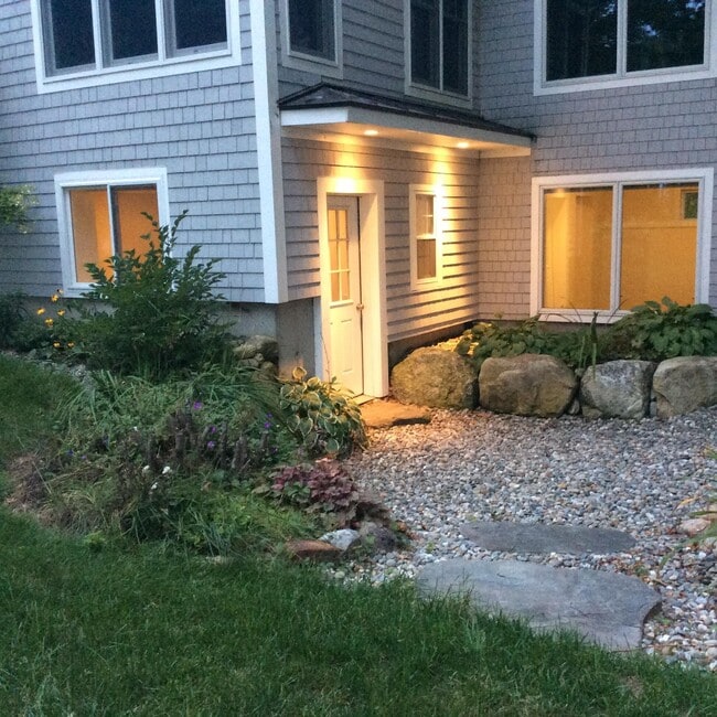 Building Photo - 586 Bunker Rd