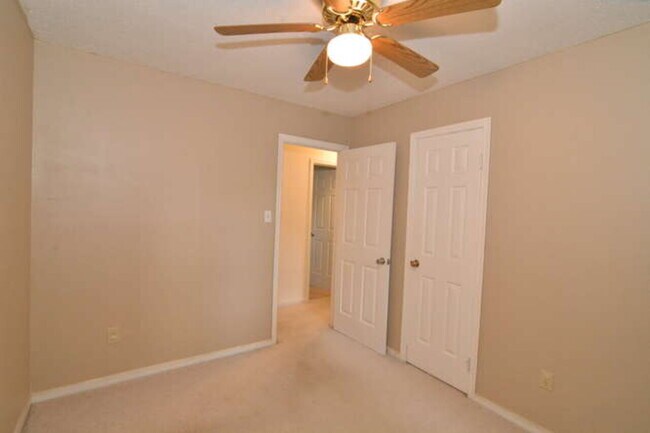 Building Photo - 1020 Tealwood Dr