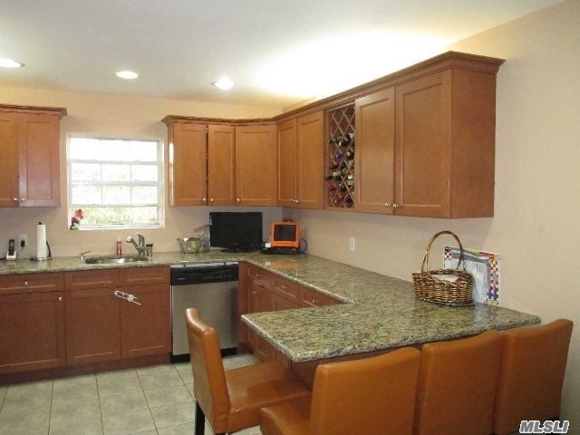 Foto del edificio - 235 E Hudson St