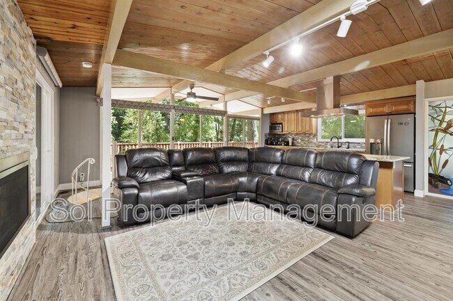 Building Photo - 15820 Forest Hill Drive