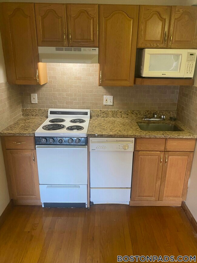 Foto del edificio - 1110 Commonwealth Ave