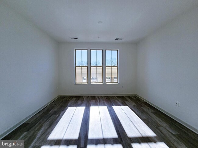 Building Photo - 10755 Fairgrounds Dr