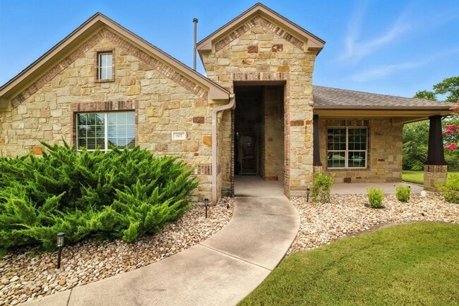 Building Photo - 107 Tylee Cir