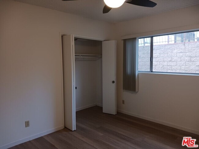 Foto del edificio - 3441 W 58th Pl