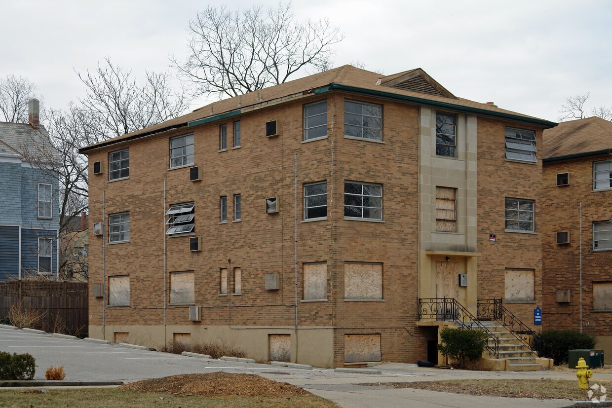 Building Photo - 2316-2320 Victory Pky