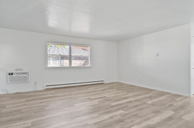 Foto del edificio - 3741 Woodford Ave NW