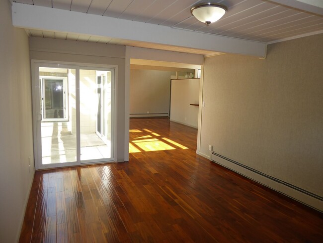 Foto del edificio - THREE BEDROOM / TWO BATH EICHLER HOME IN G...