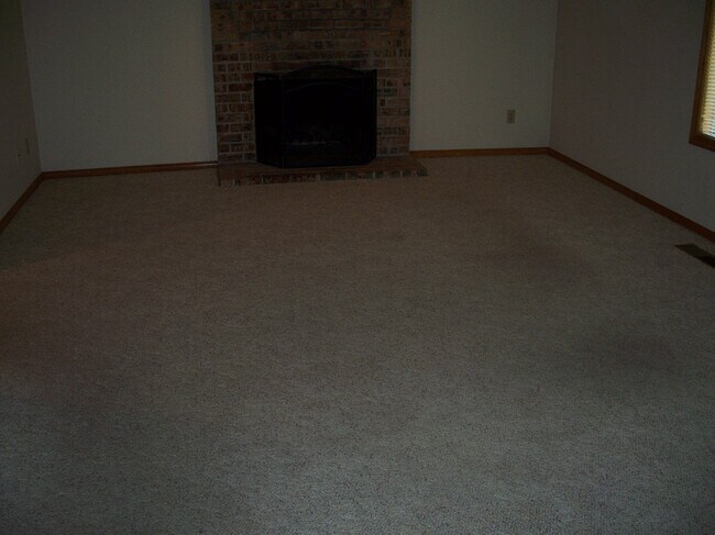 Building Photo - 16045 NW Somerset Drive ~ Classic Bethany ...