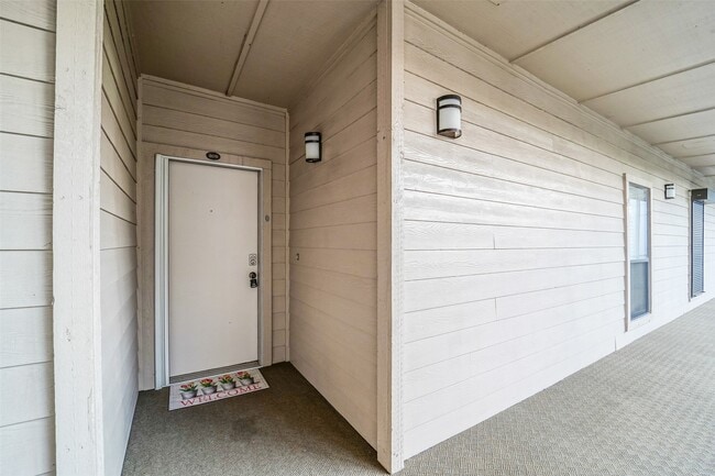 Building Photo - 351 Lakeside Ln