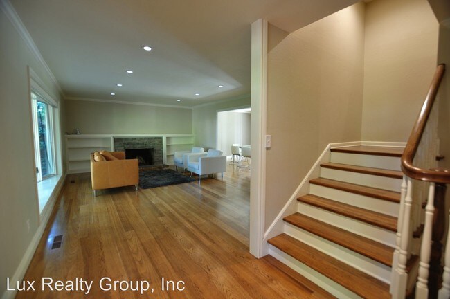 Building Photo - 5 br, 3 bath House - 1020 Via Del Pozo