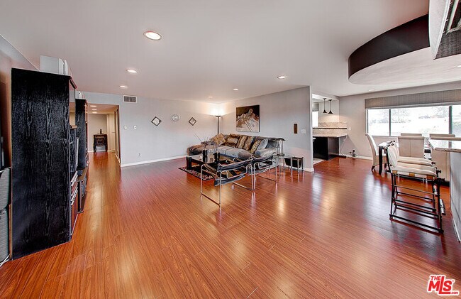 Building Photo - 4445 Cartwright Ave