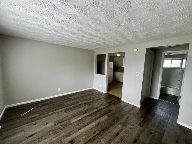 Building Photo - South City Realty