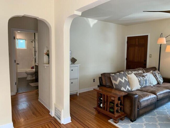 Building Photo - 3 bedroom in Belmont CA 94002