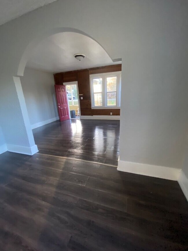 Foto del edificio - 2 Bed 1 Bath Home | Pet Friendly | Washer Dryer Hook Ups | Section 8 Welcome