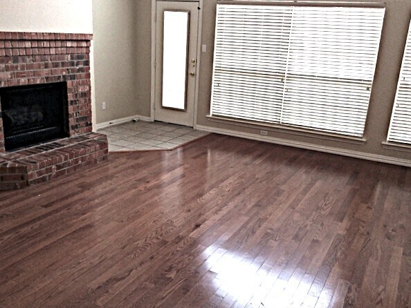 Foto del edificio - 6215 Crestmont Ln