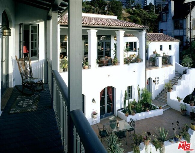 Foto del edificio - 242 Mabery Rd