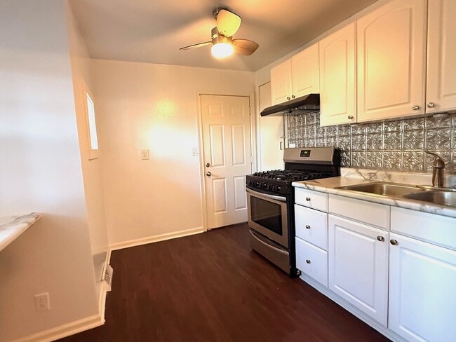 Building Photo - 1610 Goldenrod Terrace