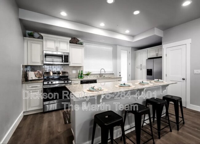 Building Photo - 720 Bluffs Ct