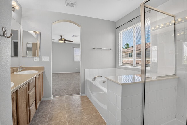 Building Photo - 10648 Bandera Mountain Ln