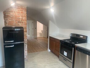 Building Photo - 129 3rd St