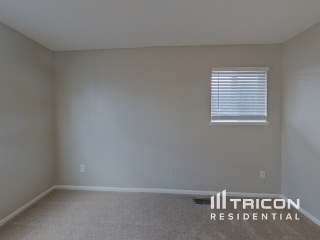 Foto del edificio - 7040 Nettlewood Pl