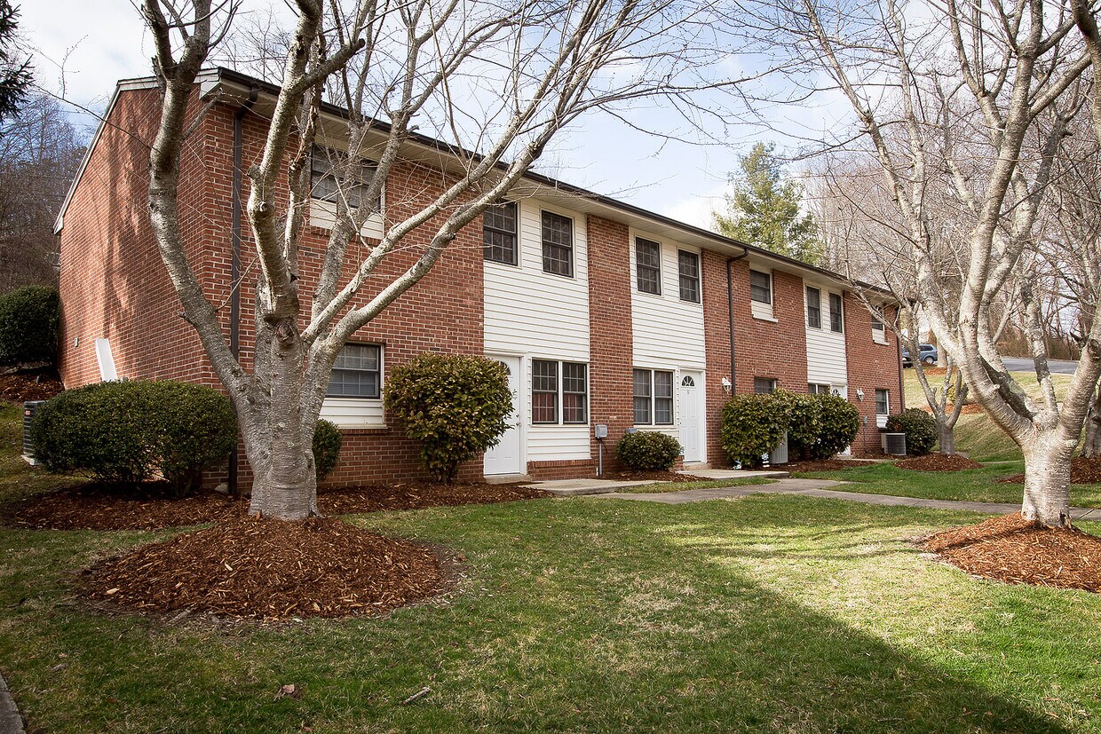 33 Canteberi Ct, Asheville, NC 28806 Townhome Rentals in Asheville NC