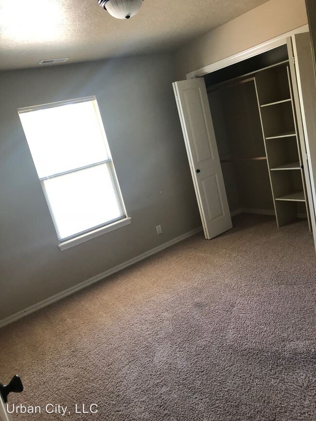 Foto del edificio - 5789-5795 N Bogart Ln