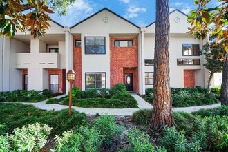 Building Photo - 2468 Bering Dr