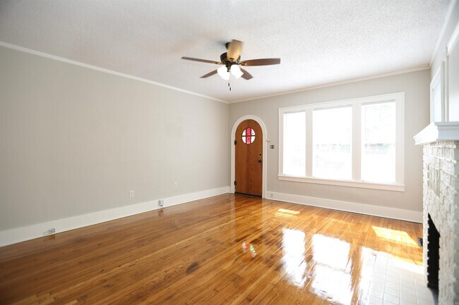 Foto del edificio - 3430 N Cypress St