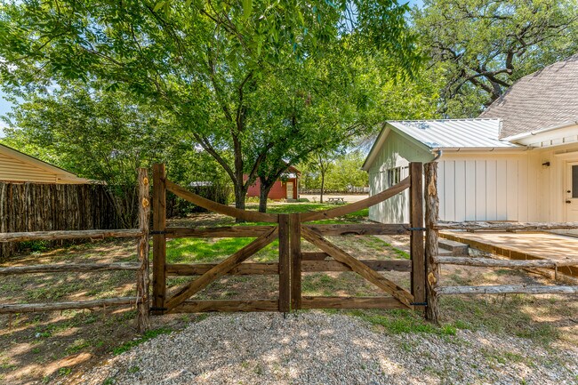 Building Photo - 801 Lipan Hwy