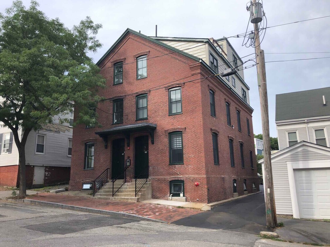front - 47 Hancock St