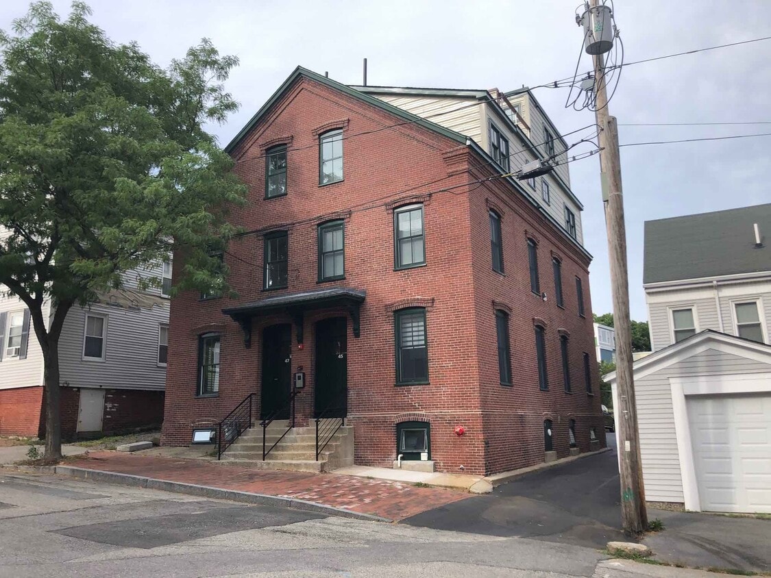 front - 47 Hancock St