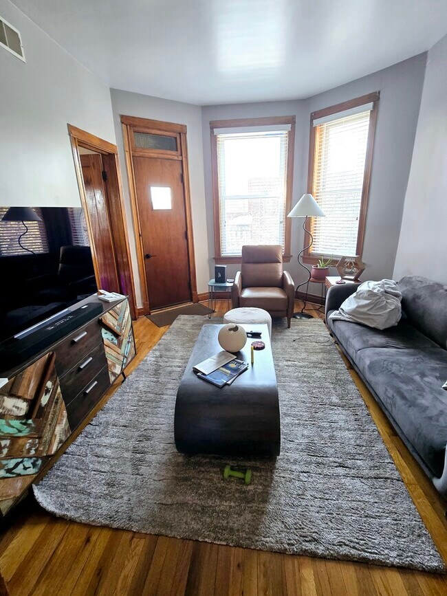 Foto del edificio - 919 N Leavitt St