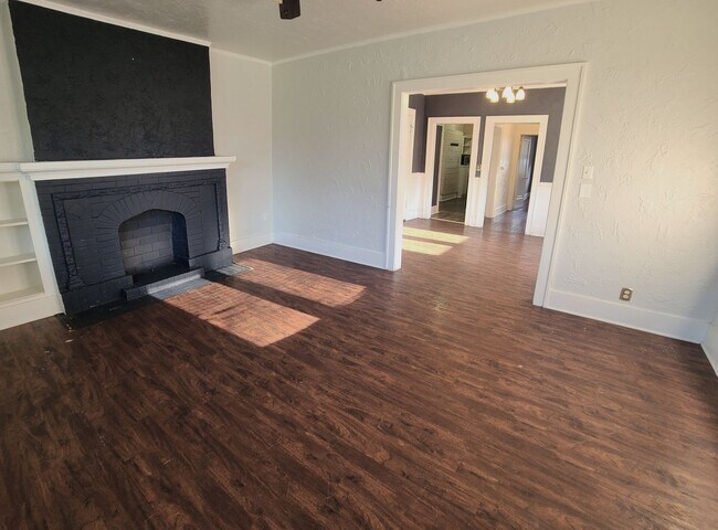 Building Photo - Duplex in the heart of historic NW OKC!