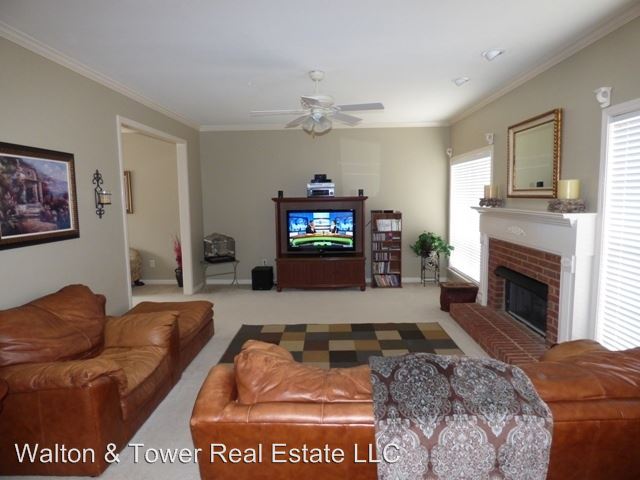 Building Photo - 2539 Oakleaf Cir