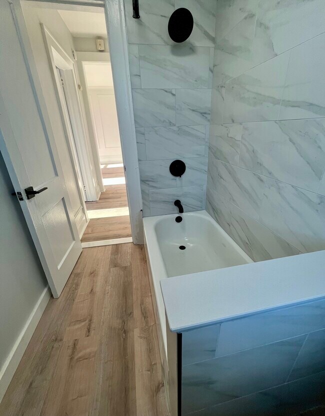 Foto del edificio - 300 Elm Pl