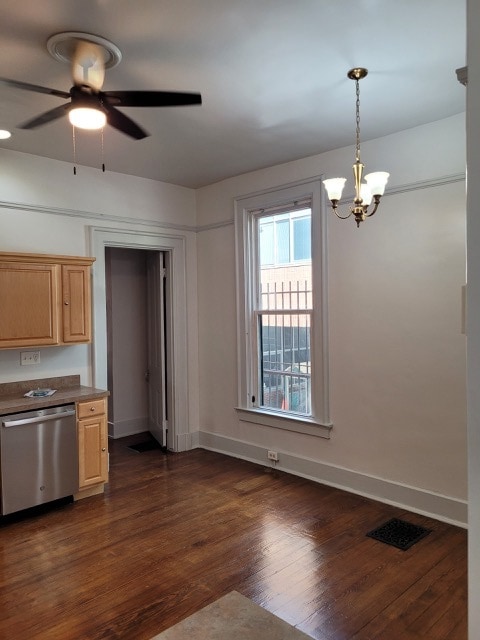 Building Photo - 420 Hopkins St