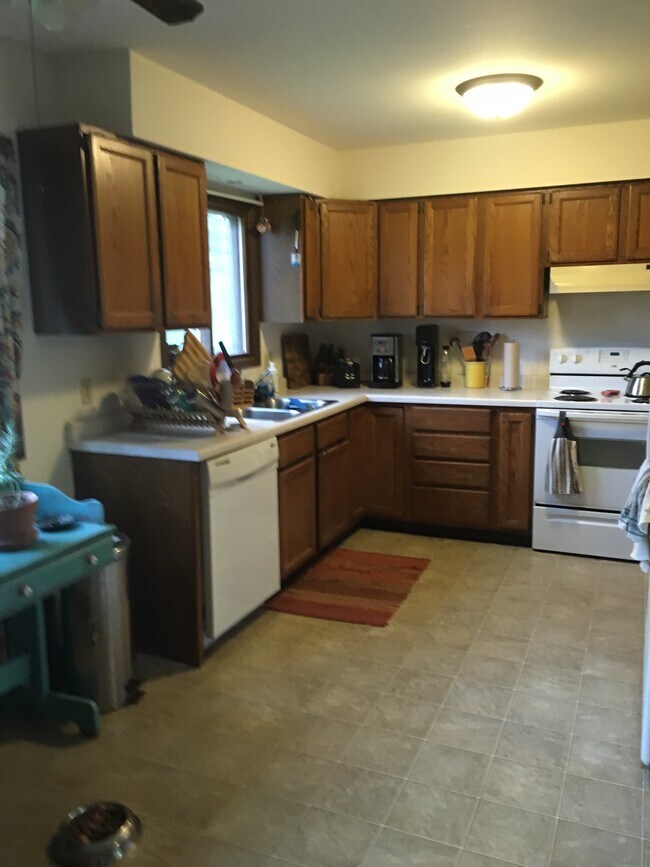 Building Photo - 3003 Churchill Dr