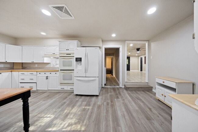 Photo - 809 Burleson St (Grand Prairie, TX) House