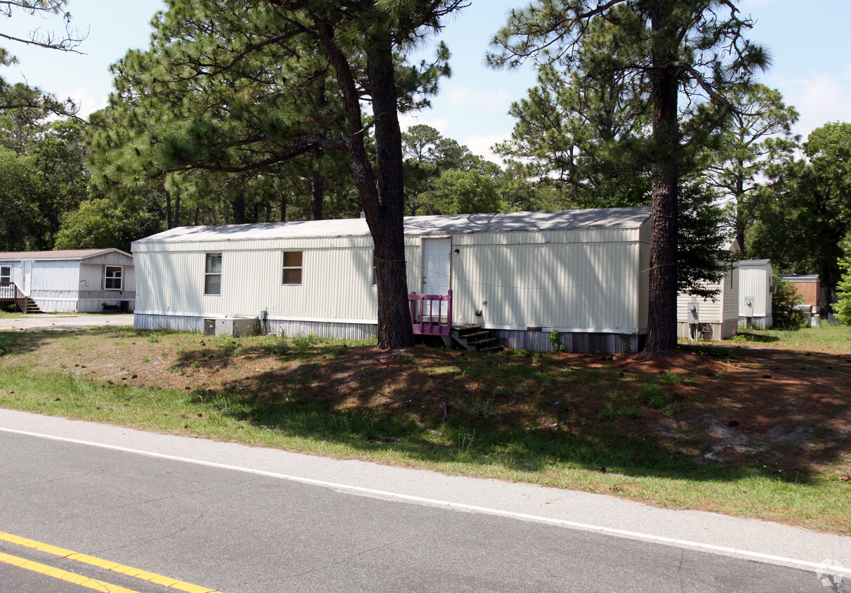 Building Photo - Colonial Village Trailer Park