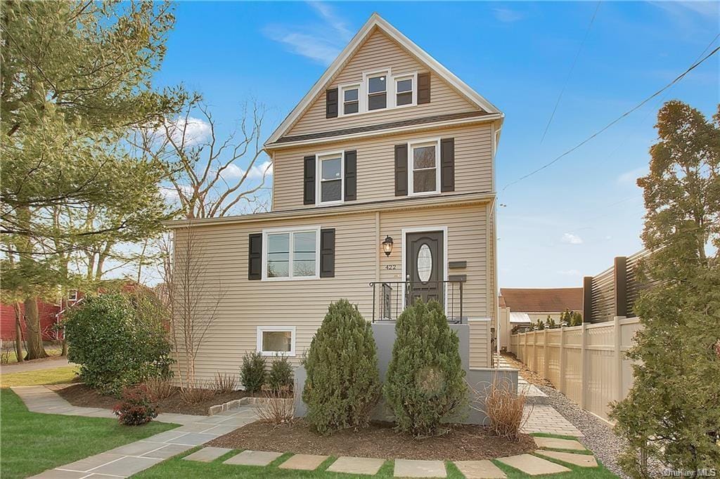 422 Hunter St, Mamaroneck, NY 10543 Room for Rent in Mamaroneck, NY