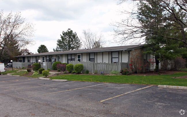 Building Photo - Carriage Hill Apartments